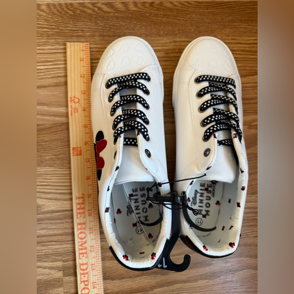 Disney Groundup Women’s Size 11 Minnie Mouse sneakers shoes New polka dot laces - Picture 7 of 9